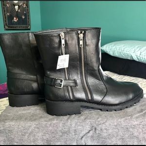 NWT Cute black double zipper boots- size 13!